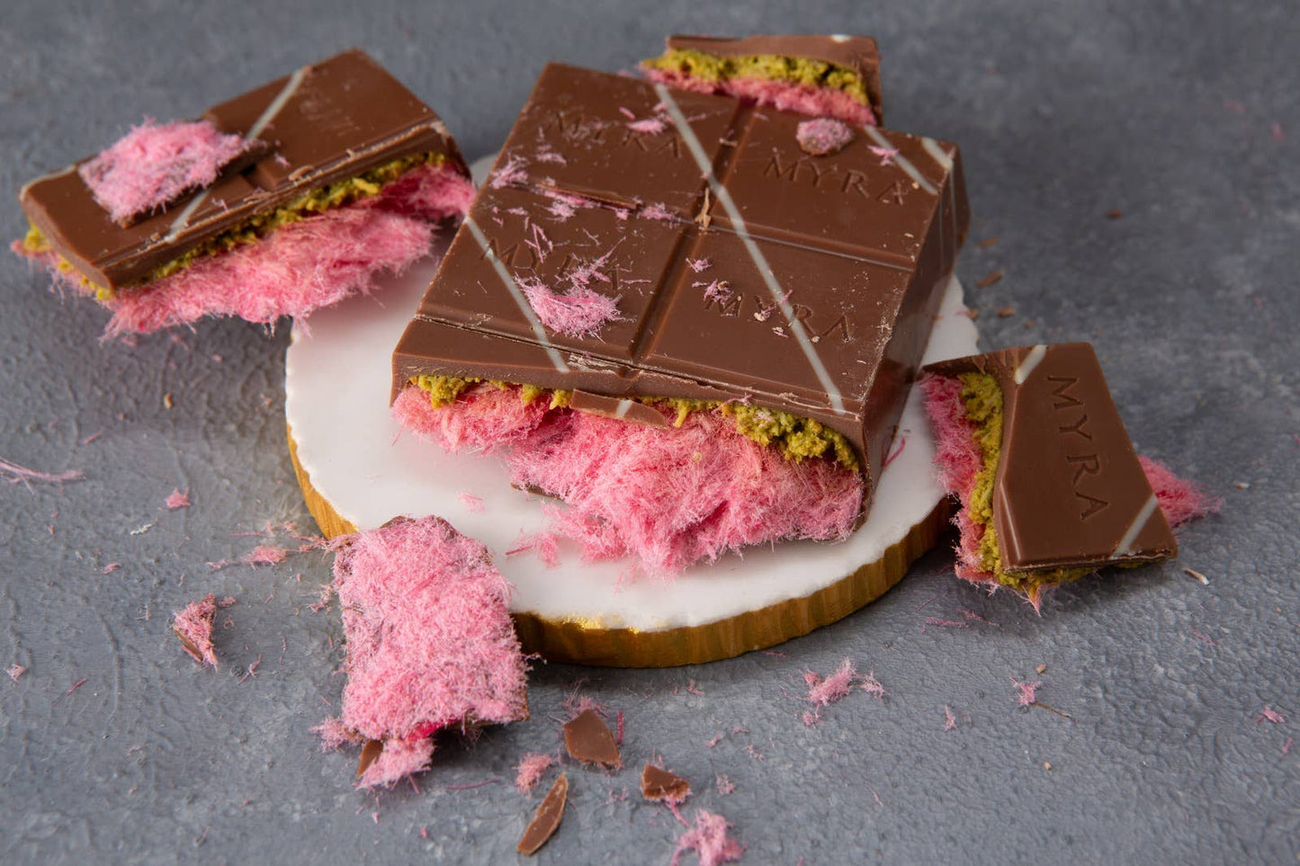 VIRAL DUBAI ANGEL HAIR CHOCOLATE BAR - PINK COTTON+PISTACHIO