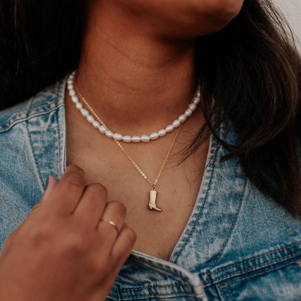 Dolly Boot Necklace: 19"