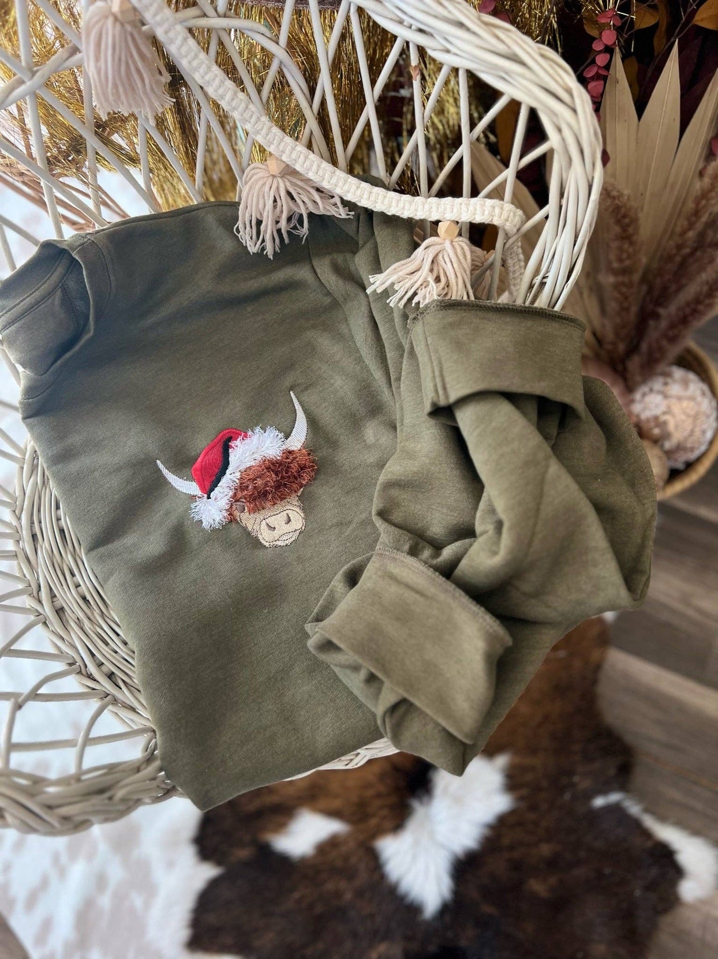 Fuzzy Highland Cow Santa | Handmade: 3X / Sweatshirt