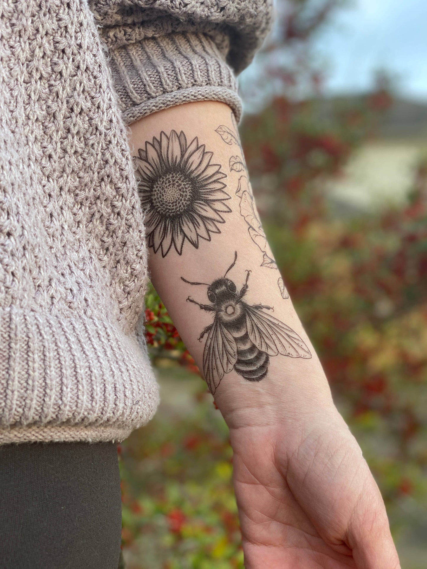 Big Bee Temporary Tattoo: 1-Pack