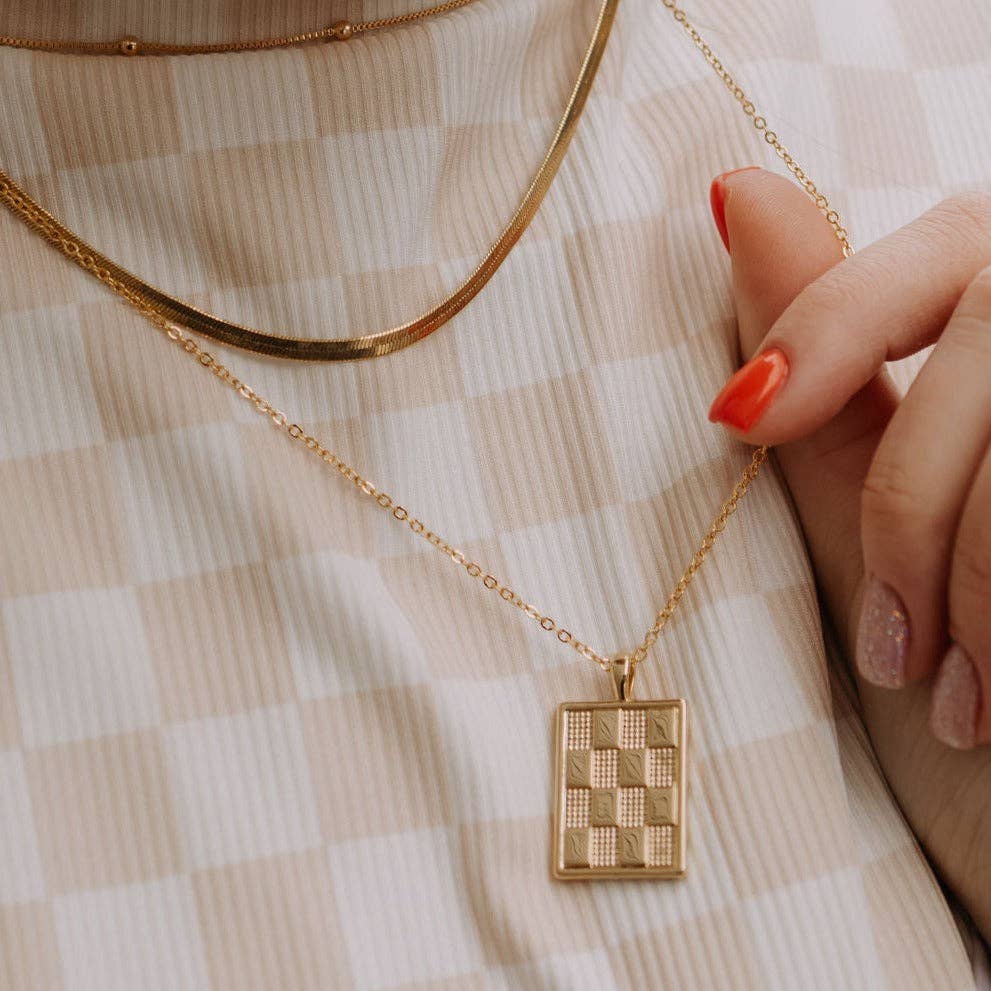 Checkered Necklace in Gold: Standard / 17.5"