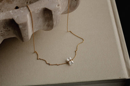Leona necklace: Clear
