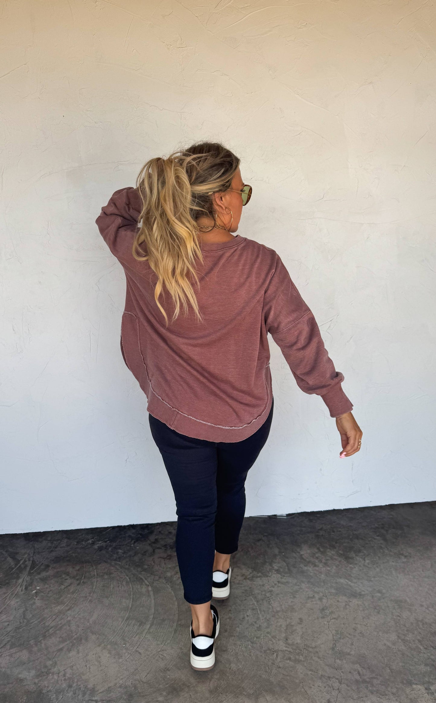 JOSS WASHED SWEATSHIRT: MOCHA