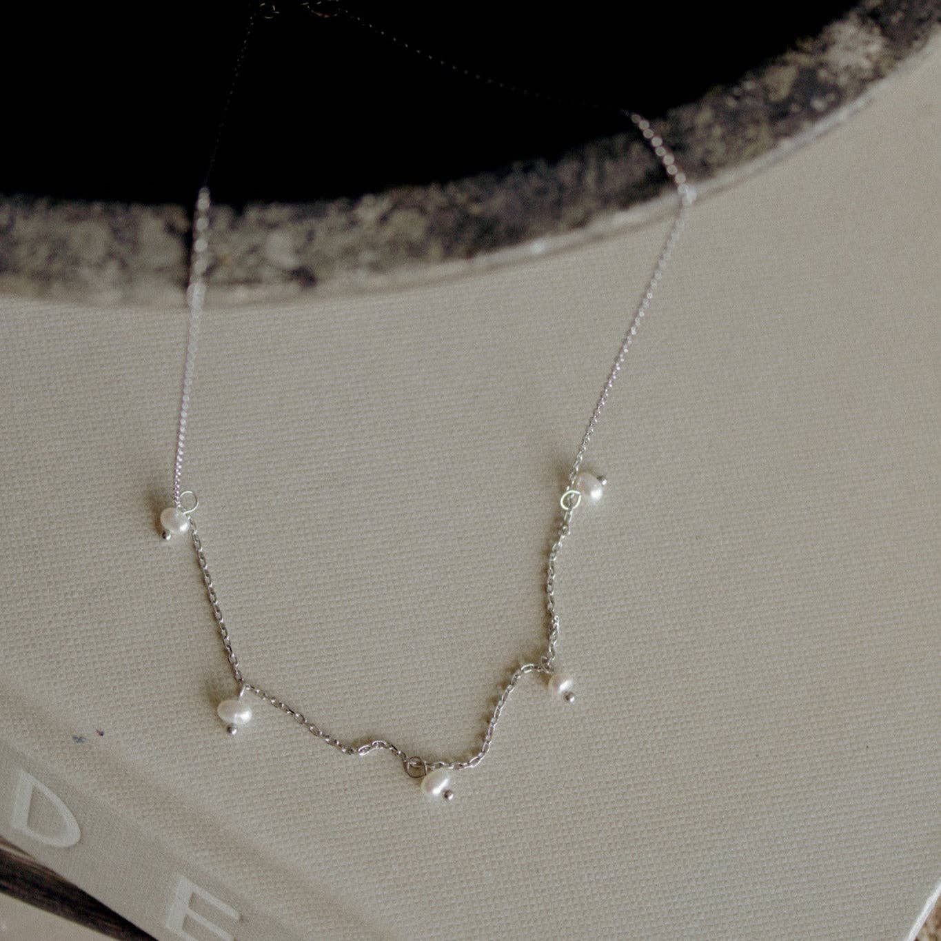 Mabel necklace: Gold