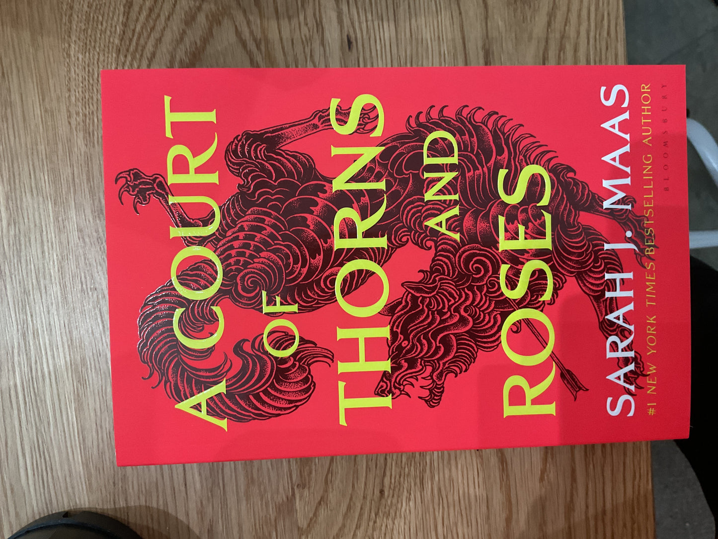 A Court of Thorns and Roses: Paperback