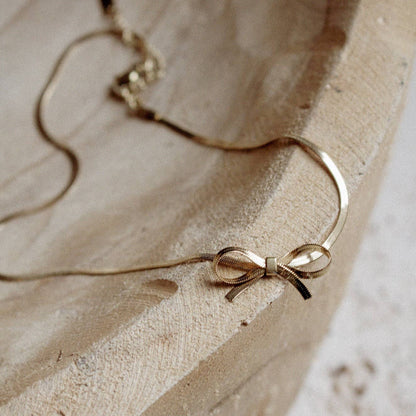 Bow necklace