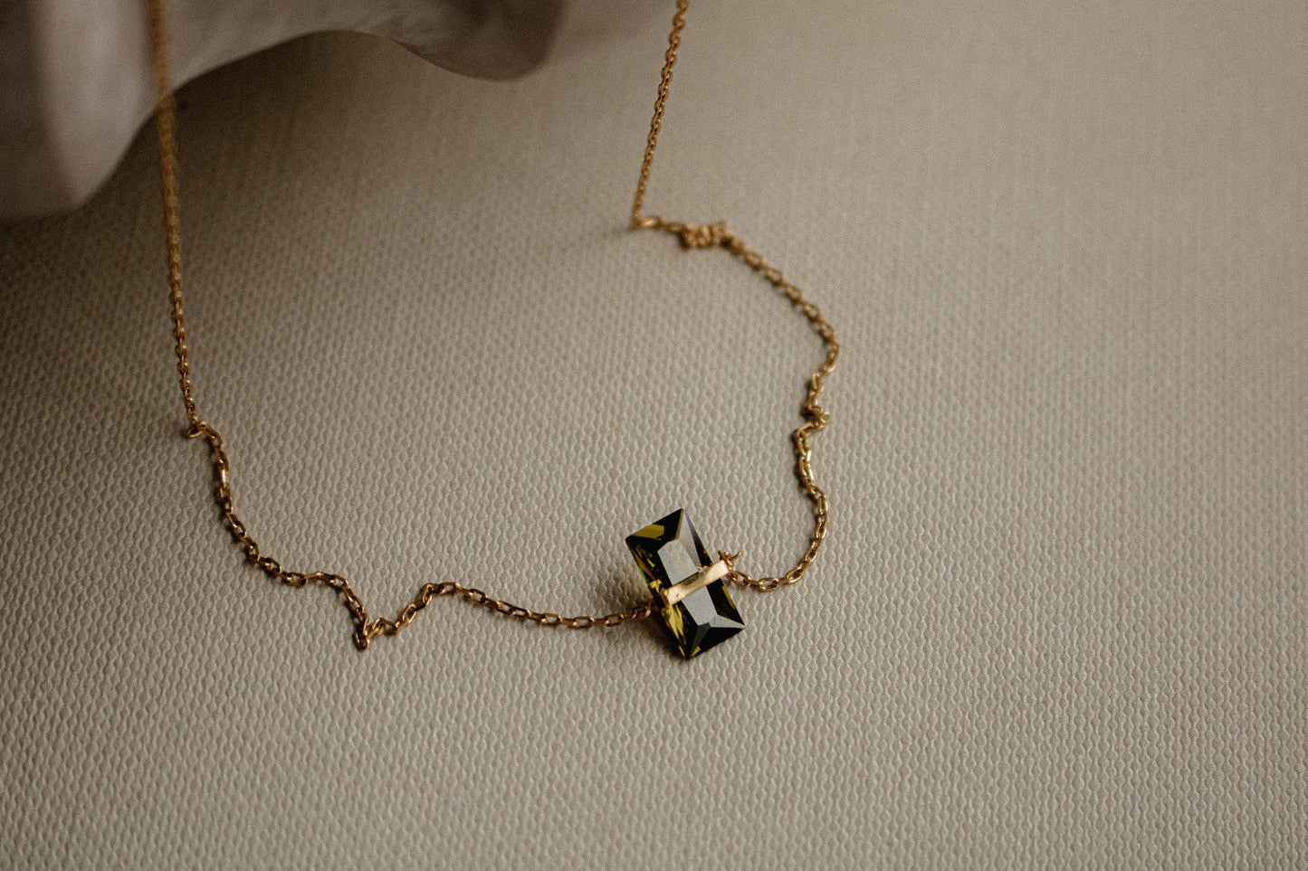 Leona necklace: Clear