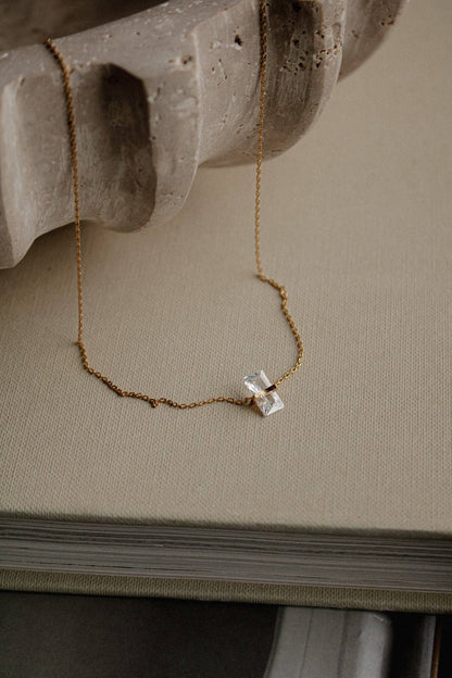 Leona necklace: Clear