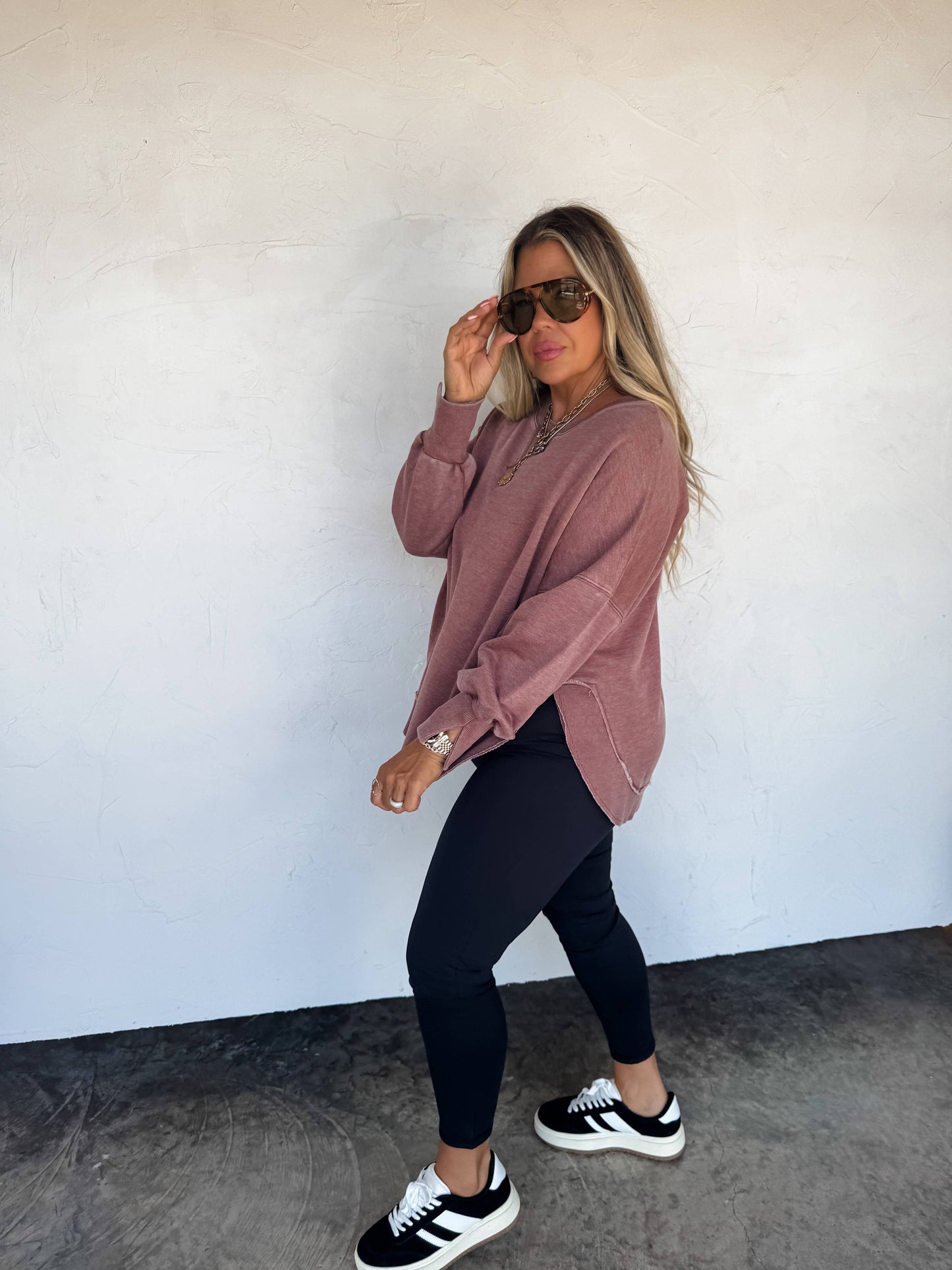 JOSS WASHED SWEATSHIRT: MOCHA