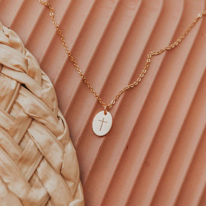 Cross Pendant Necklace: Gold / 17.5"