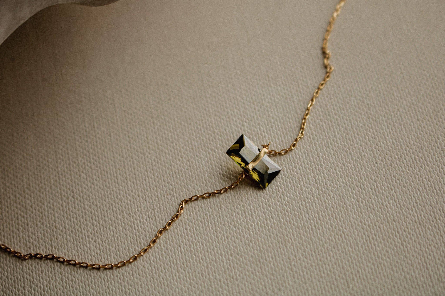 Leona necklace: Clear