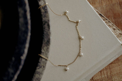 Mabel necklace: Gold